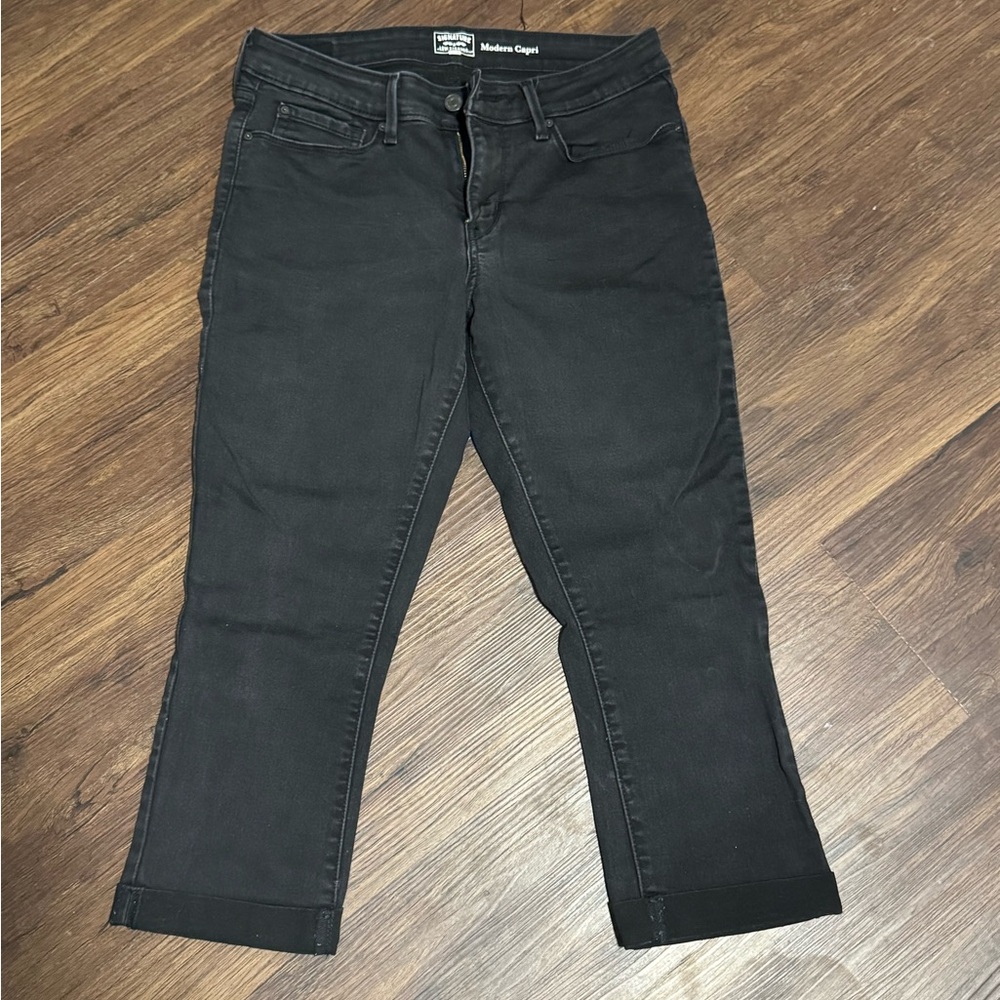 Levi capri pants